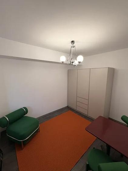 Apartament cu 3 camere semidecomandat, mobilat în Dămăroaia