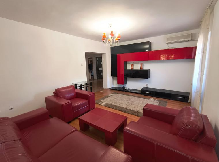 Apartament cu 4 camere decomandat în Central