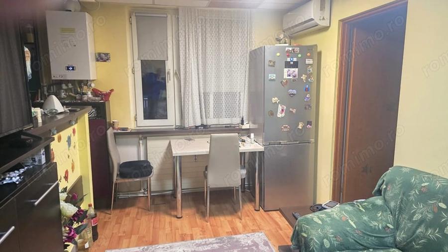 Apartament cu 3 camere semidecomandat în Dacia