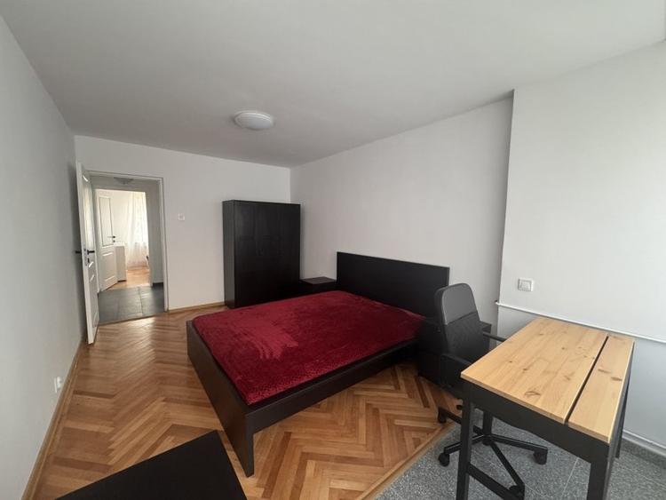 Apartament cu 3 camere semidecomandat, mobilat în Sălăjan