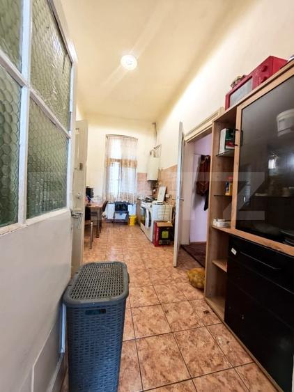 Apartament cu 3 camere semidecomandat în P-ța Maria