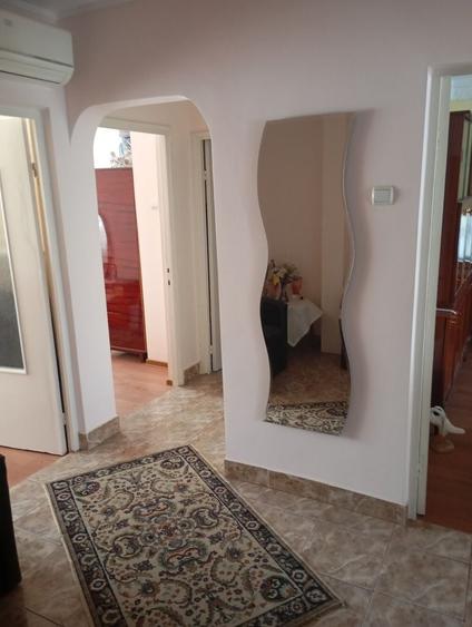 Apartament cu 3 camere decomandat în Exterior Vest