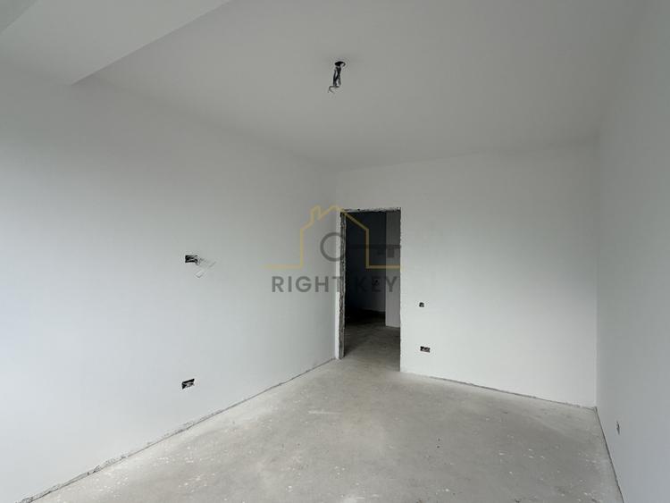 Duplex cu 4 camere cu Canalizare în Domnești