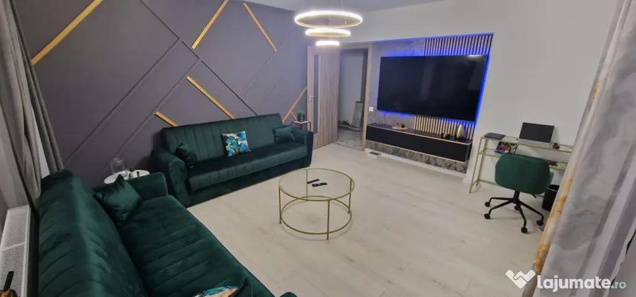 Apartament cu 3 camere decomandat în Central