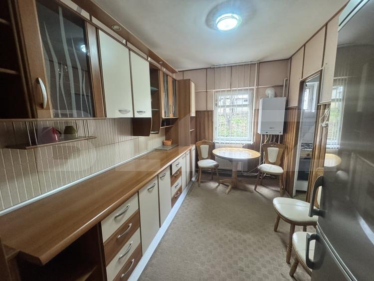 Apartament cu 3 camere decomandat, mobilat în Sud