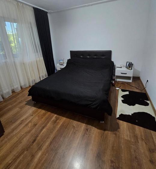 Apartament cu 3 camere decomandat în Exterior Vest