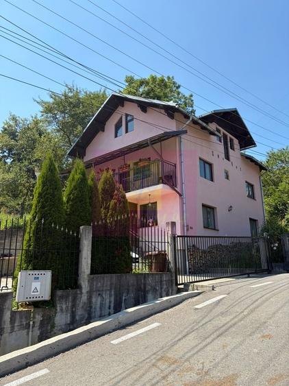 Casă cu 4 camere în Central
