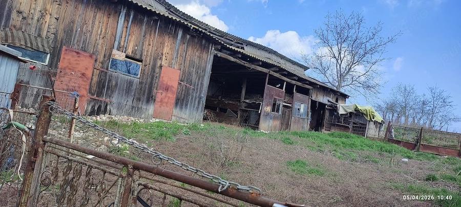 Casă cu Teren 2000 Mp în Leorda
