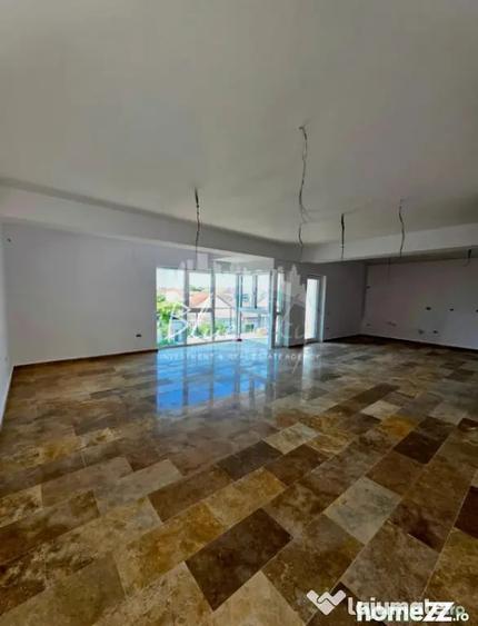 Apartament cu 4 camere decomandat în Faleza Nord