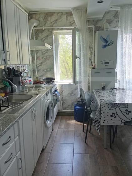 Apartament cu 3 camere semidecomandat în Central
