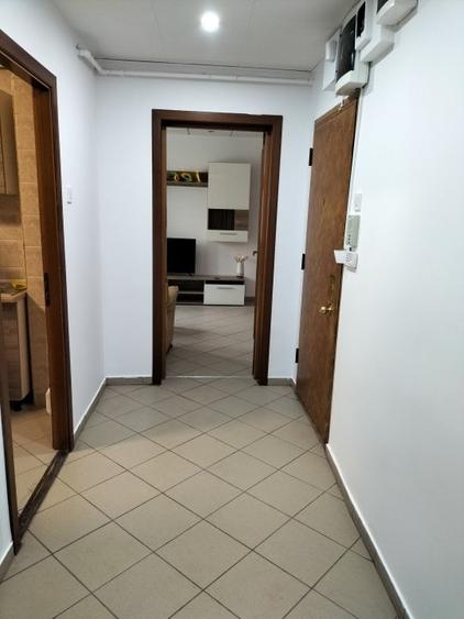 Apartament cu 3 camere decomandat, mobilat în Tei