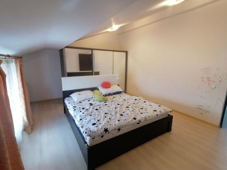 Apartament cu 4 camere decomandat, mobilat în Est
