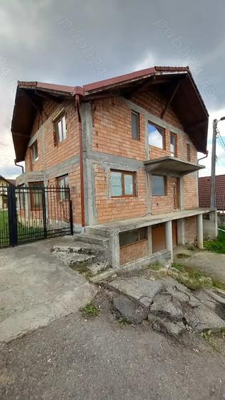 Casă cu 5 camere în Central