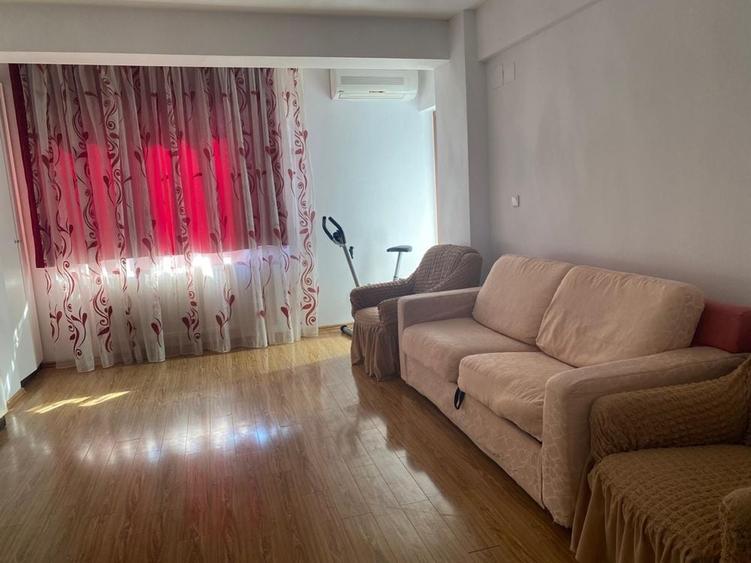 Apartament cu 3 camere decomandat în Exterior Vest