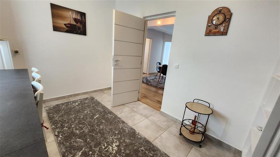 Apartament cu 3 camere decomandat, mobilat în George Enescu
