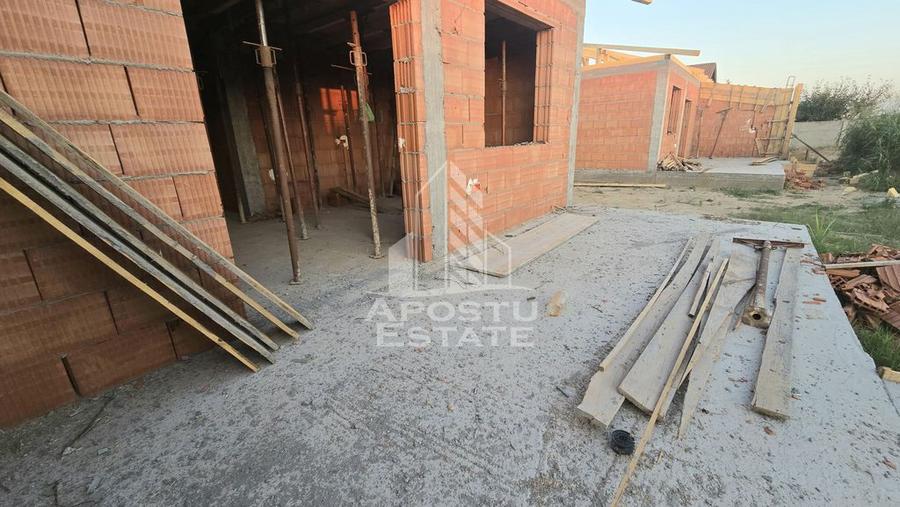 Casă cu 3 camere cu Teren 320 Mp în Șag