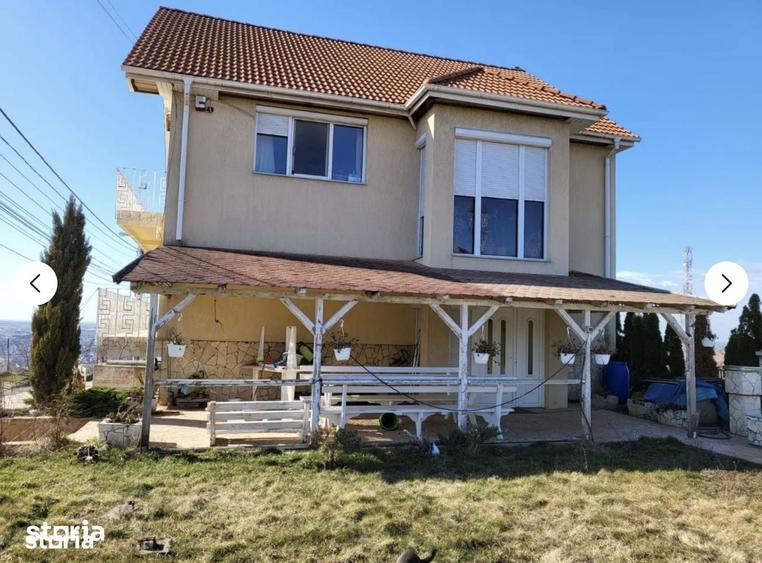 Casă cu 3 camere cu Teren 900 Mp în Central