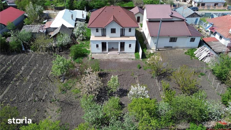 Casă cu 5 camere cu Teren 674 Mp în Vânători