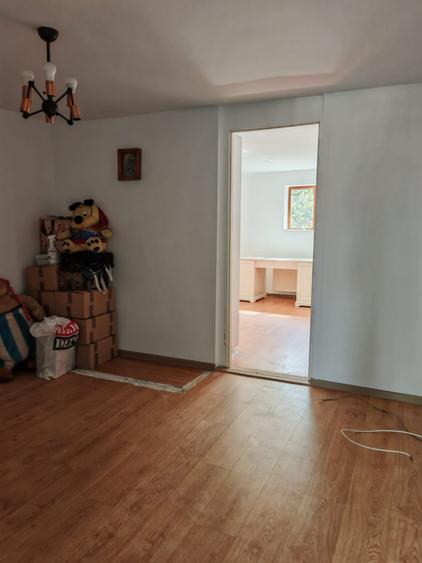 Casă cu 5 camere cu Canalizare în Giulești