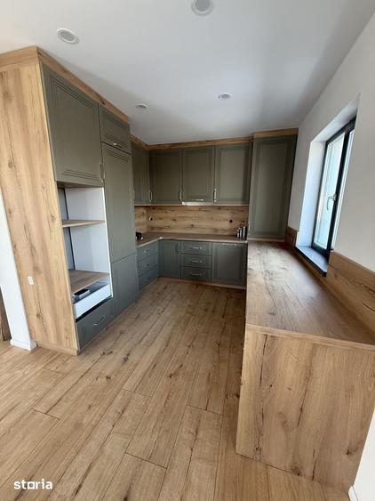 Casă cu 4 camere cu Teren 500 Mp în Gura Ocniței