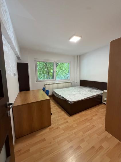 Apartament cu 3 camere decomandat în Lujerului