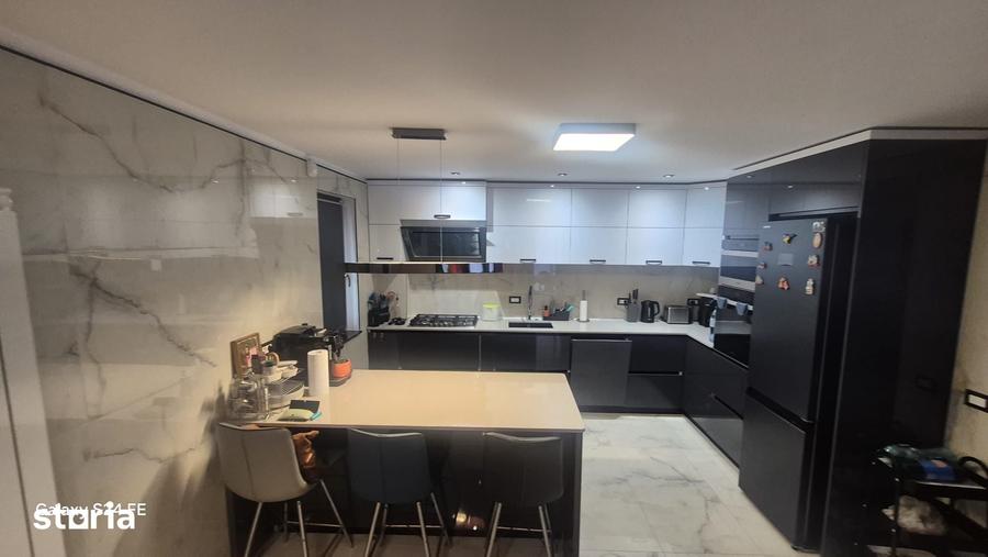 Casă cu 6 camere cu Teren 653 Mp în Alexandru cel Bun