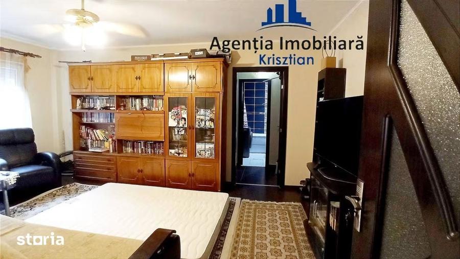 Apartament cu 3 camere semidecomandat în Burdea