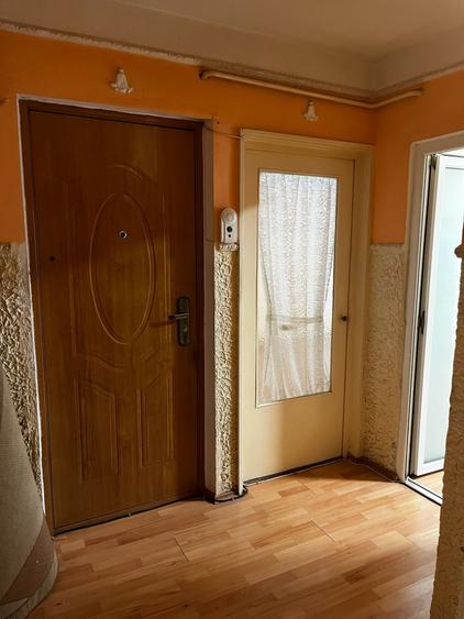 Apartament cu 2 camere decomandat în Calarași 4