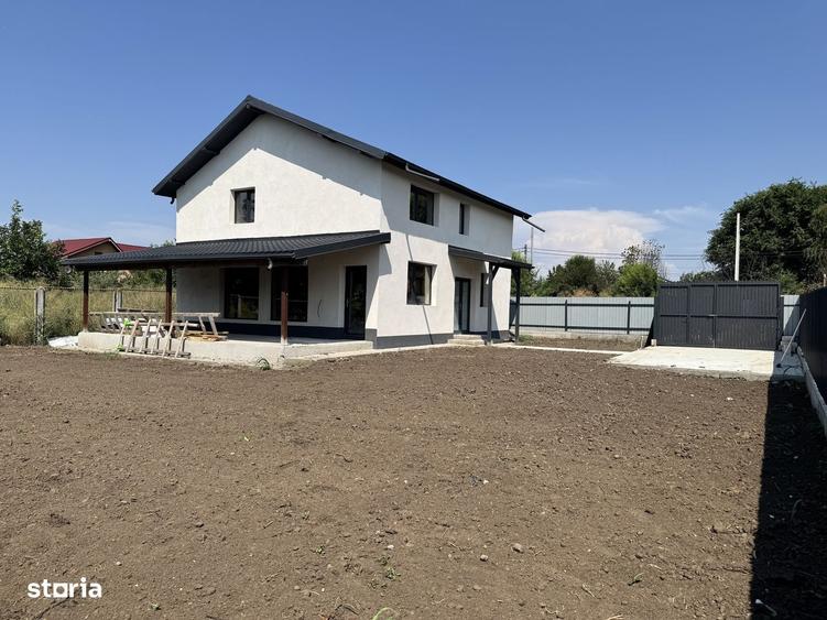 Casă cu 3 camere în Vânători