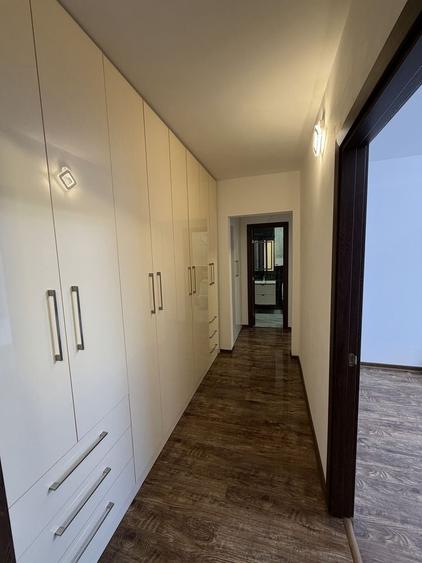 Apartament cu 3 camere decomandat în Exterior Vest