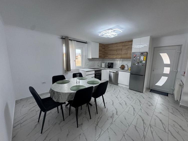 Casă cu 4 camere cu Teren 500 Mp în Central