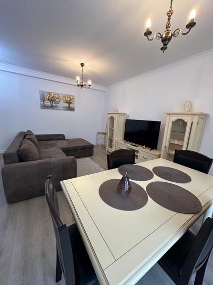 Apartament cu 3 camere decomandat în Pipera