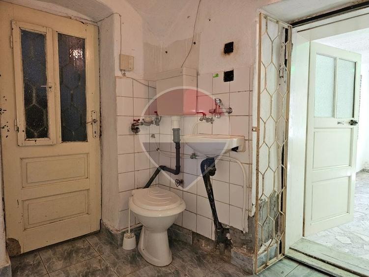 Birou, de 30 mp, în Central