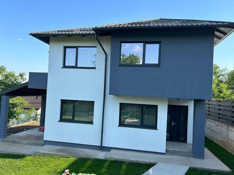 Casă cu 4 camere cu Teren 440 Mp în Breazu