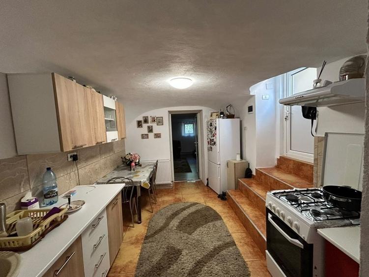 Apartament cu 2 camere semidecomandat în Intim