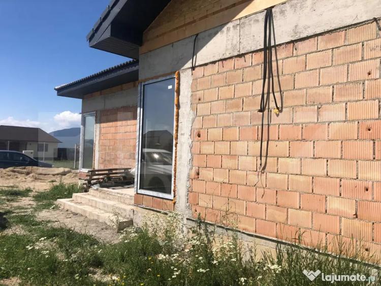 Casă cu 3 camere cu Teren 610 Mp în Cristian