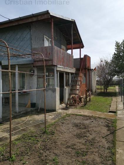 Casă cu 2 camere cu Teren 530 Mp în Lacu Sărat