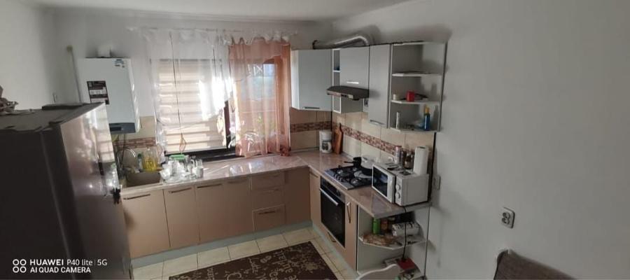 Casă cu 3 camere în Olteni