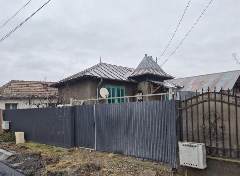 Casă cu 3 camere în Albești-Paleologu