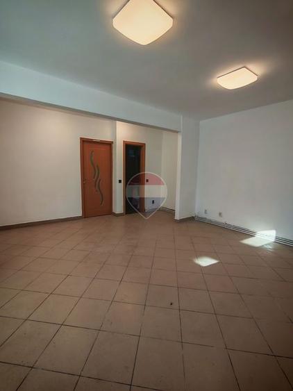 Spațiu comercial de vânzare - 51 mp, vitrină stradală Calea Severinul - 5