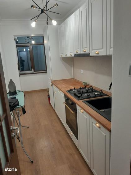 Apartament cu 3 camere decomandat, mobilat în Central