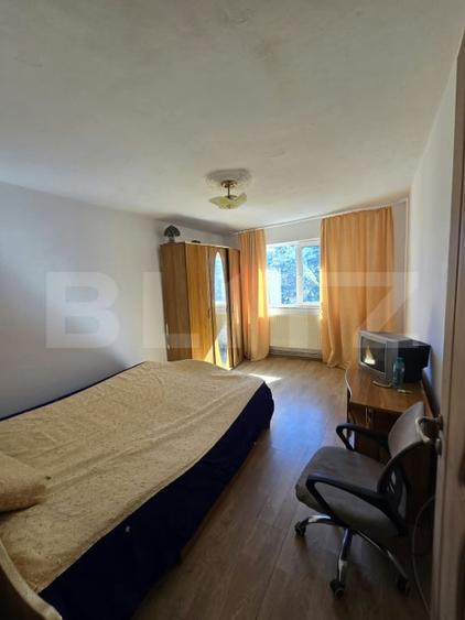 Apartament cu 3 camere decomandat, mobilat în Micro 9