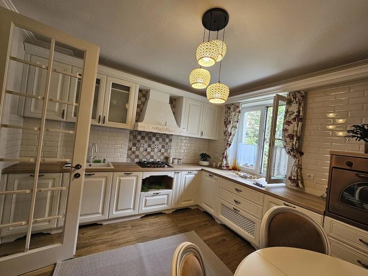 Apartament cu 3 camere decomandat în Central