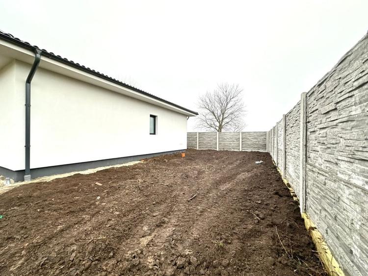 Duplex cu 3 camere cu Canalizare în Sânandrei