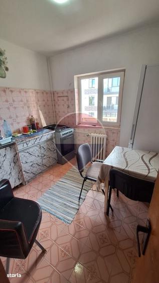 Apartament cu 3 camere decomandat în Rahova