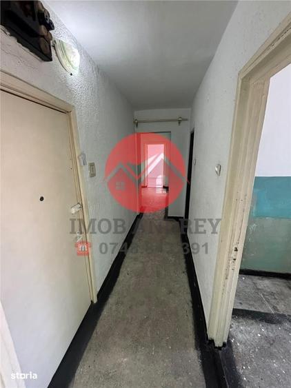 Apartament cu 3 camere decomandat în Piața Nouă