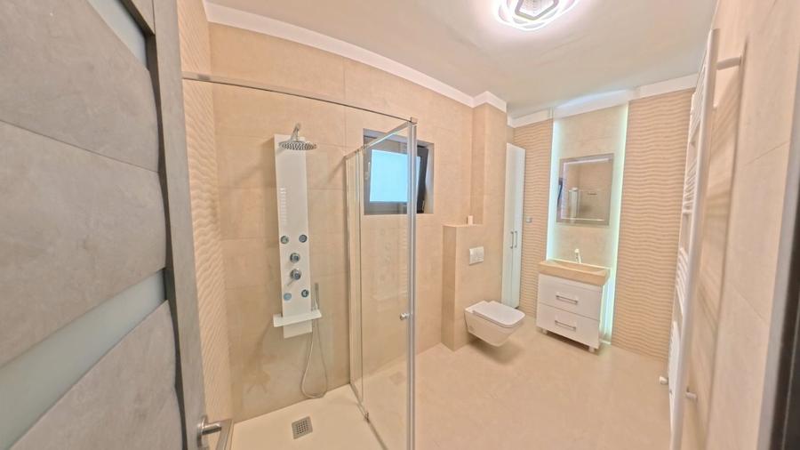 Casă cu 4 camere cu Teren 413 Mp în Păulești
