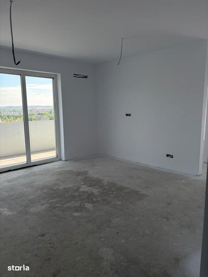 Apartament cu 3 camere decomandat în Iris