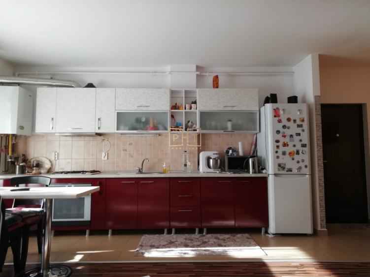 Apartament cu 2 camere semidecomandat, mobilat în Florești