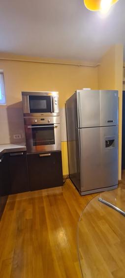 Apartament cu 3 camere semidecomandat în Clucerului